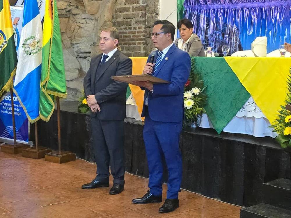 Entregan máxima distinción a destacado odontólogo en Huehuetenango