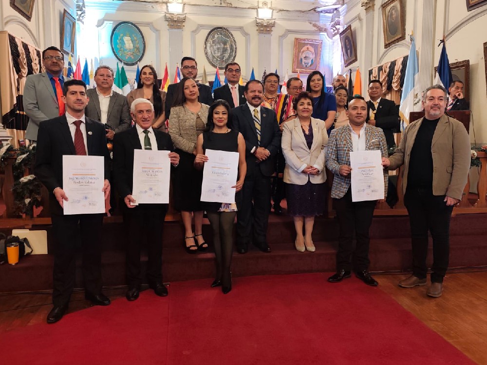 Entregan reconocimientos Botón de Oro y Chivo de Oro 2025 en ceremonia solemne