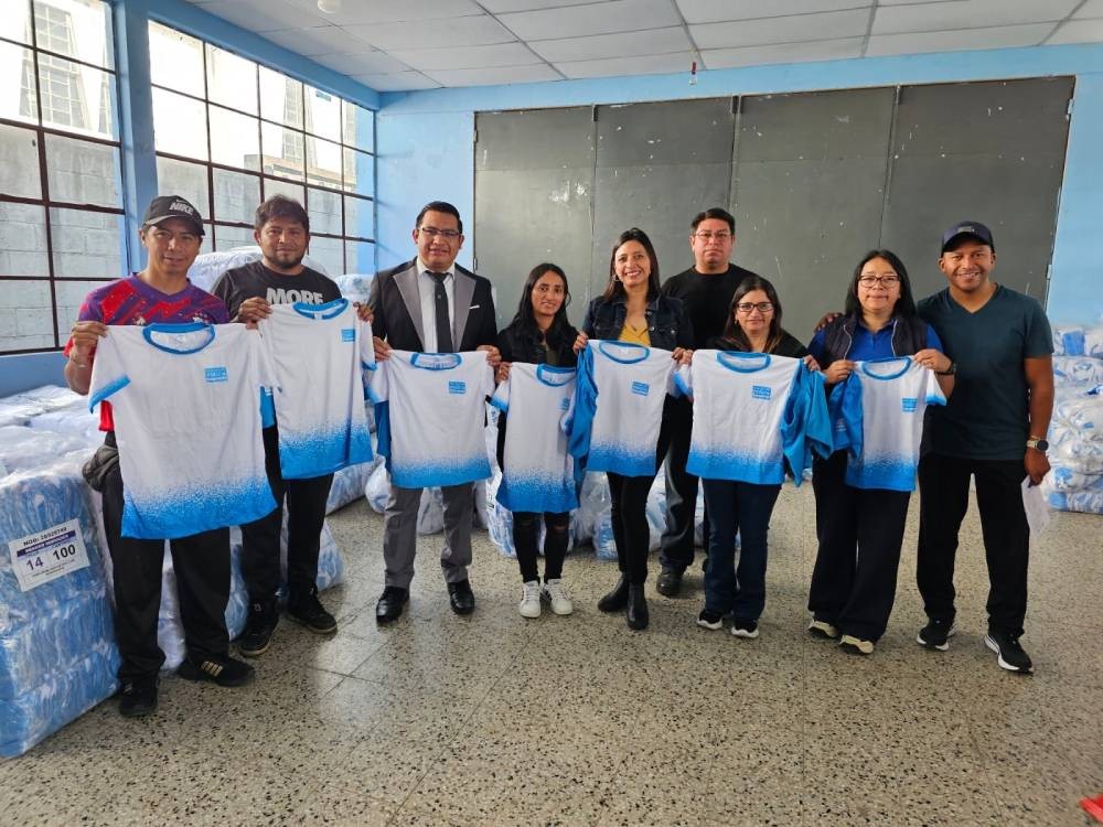 Entregan uniformes de Educación Física para más de 65 mil estudiantes en San Marcos
