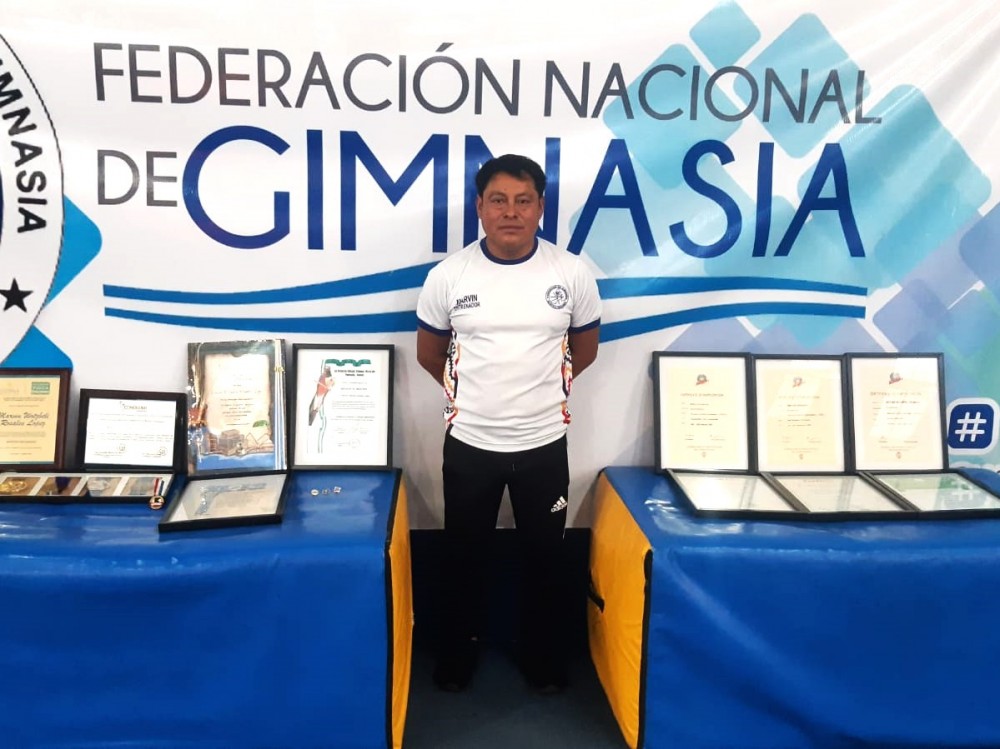 Entrenador lleva tres décadas de formar  gimnastas en Quetzaltenango 