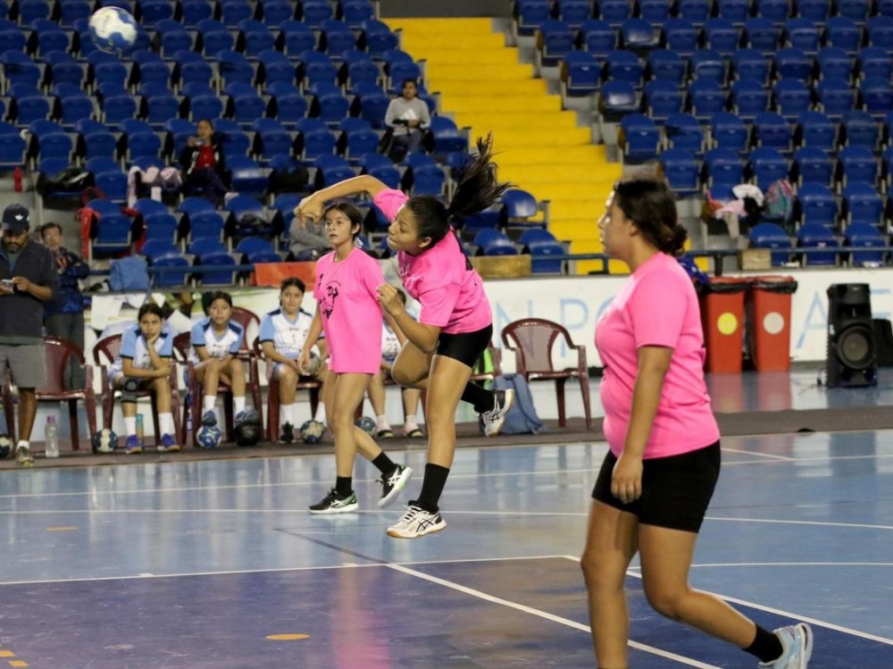 Equipo de balomano femenino Sub-19 de Suchitepéquez logra el bicampeonato
