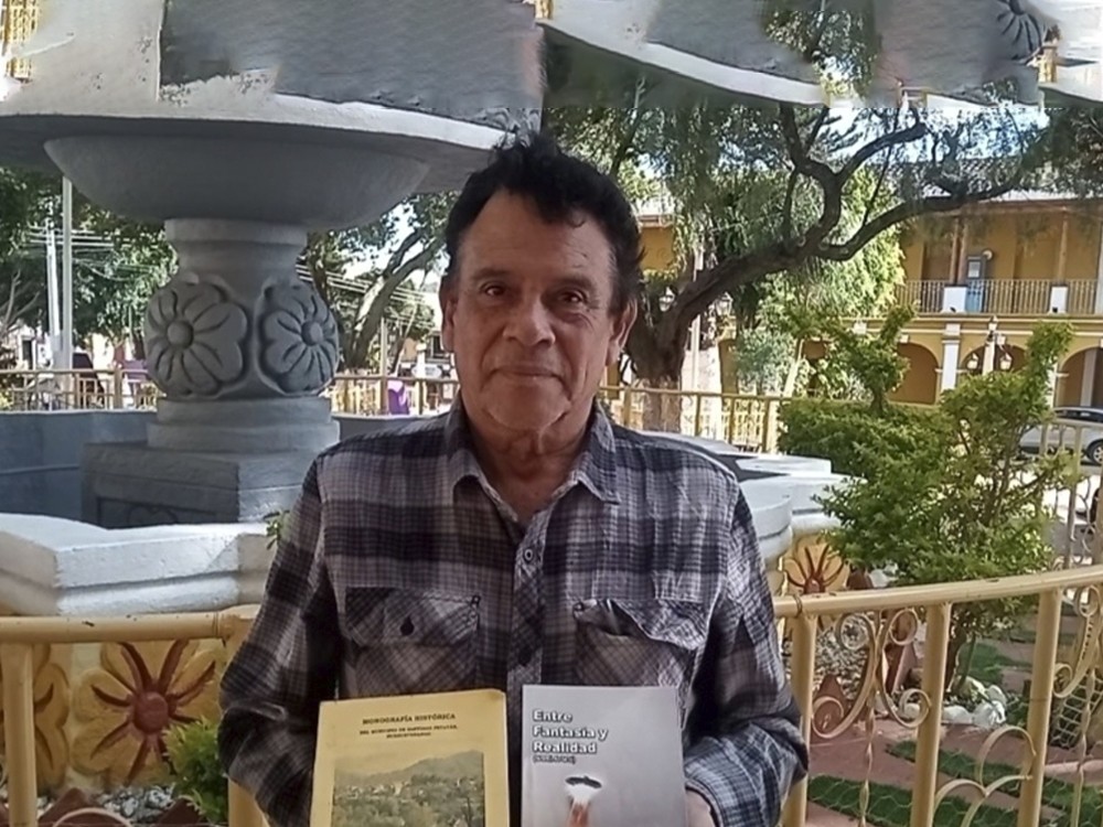 Escritor oriundo de Petatán presenta su segundo libro 