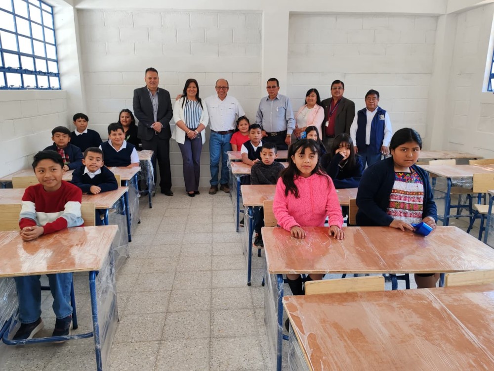 Escuela de Huehuetenango inaugura proyectos de mejoramiento  de infraestructura 