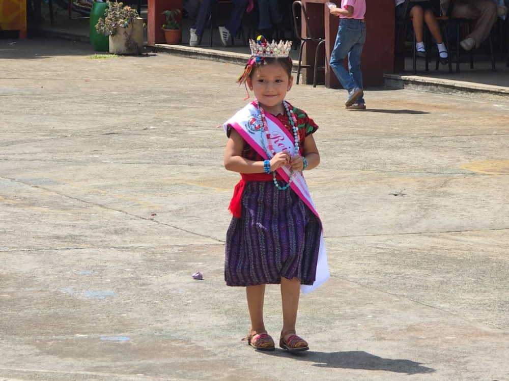 Escuela Justo Rufino Barrios celebra su aniversario con una mañana folclórica