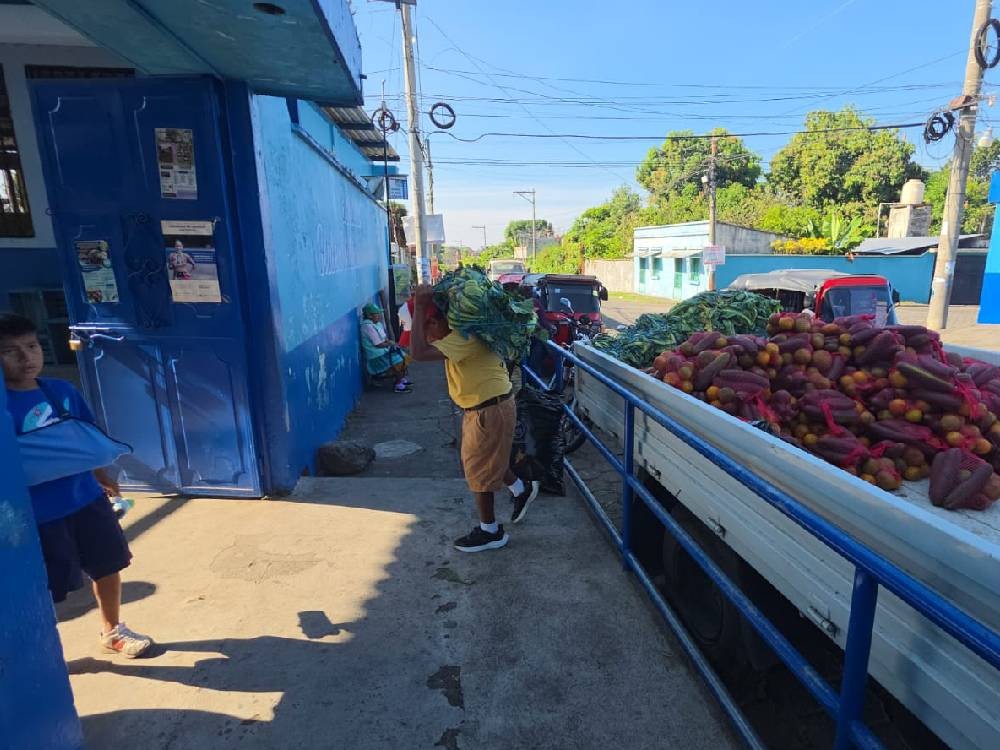 Escuela Rubén Villagrán Paul inicia entrega de alimentos escolares en modalidad "bolsa de víveres"