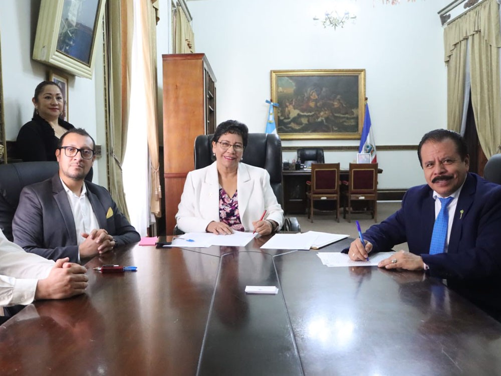 Escuelas públicas de Quetzaltenango recibirán inversión en infraestructura