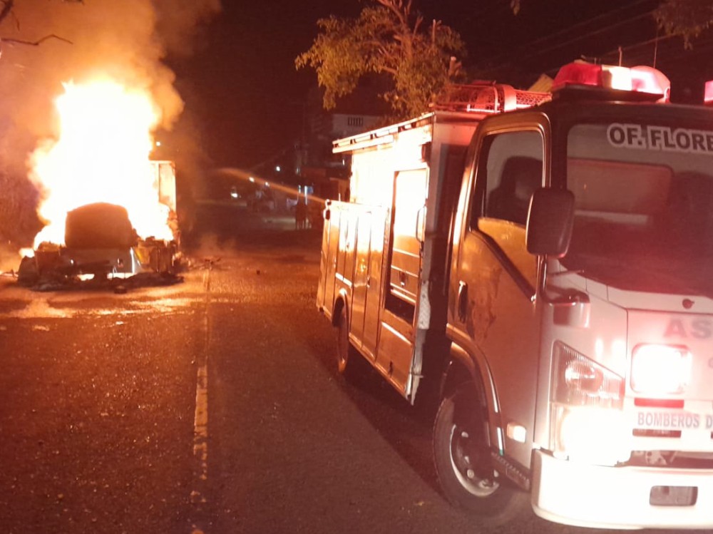 Esta madrugada, un incendio vehicular causa pérdidas millonarias en quetzales