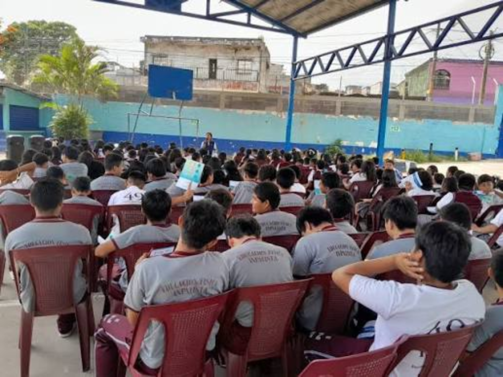 Estudiantes reciben información para prevenir la violencia sexual y trata de personas en Escuintla