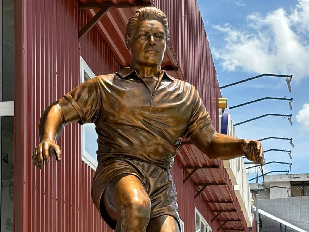 Estos son los detalles de la estatua de Mario Salvador Camposeco 