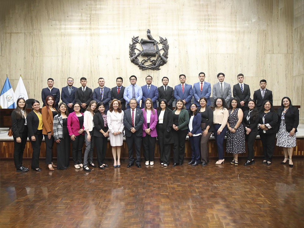 Estudiantes de Quetzaltenango reciben charla en el Palacio de Justicia y Torre de Tribunales de la ciudad de Guatemala 