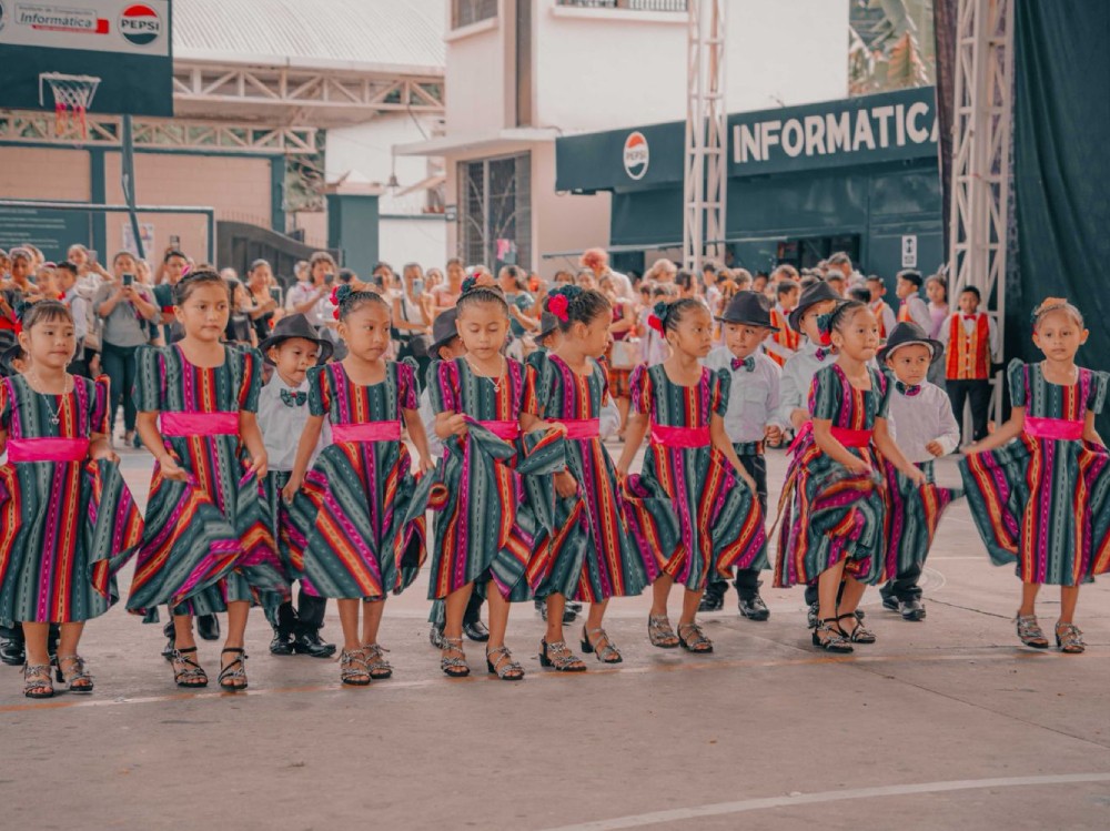 Estudiantes de Suchitepéquez promueven el arte y la cultura en certamen de baile con marimba