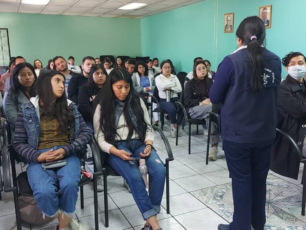 Estudiantes del último año de medicina reciben capacitación, previo a dar inicio a parte final del EPS