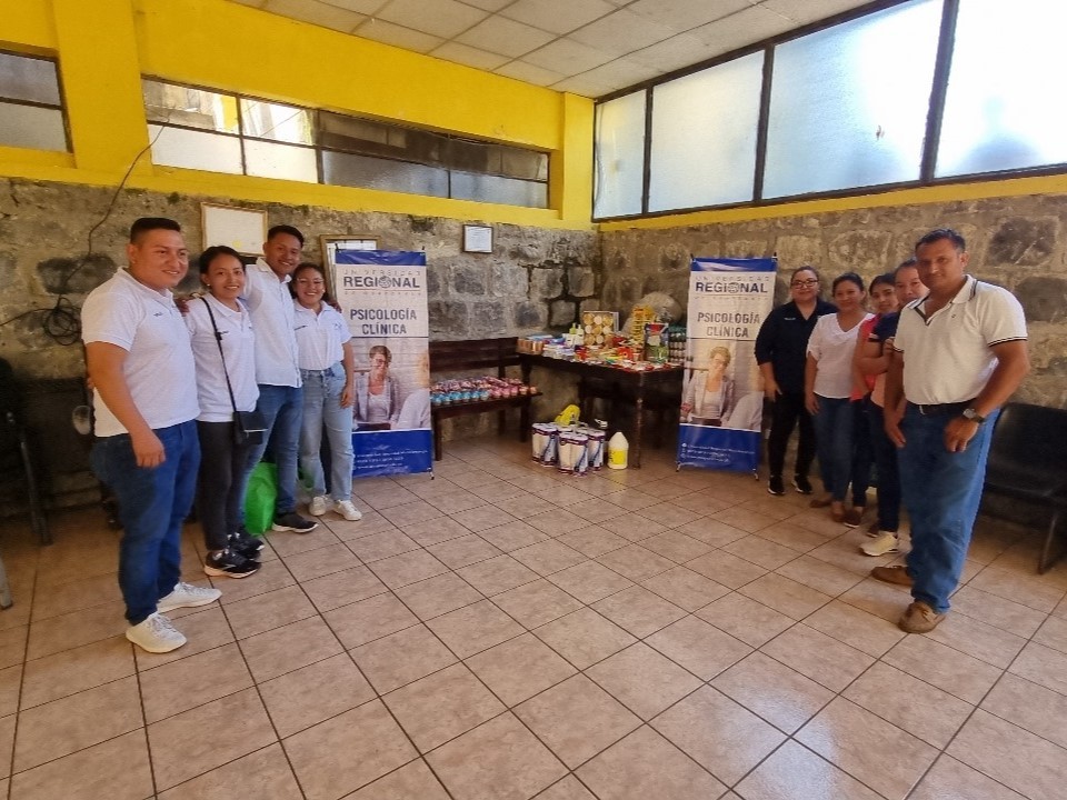 Estudiantes donan víveres a un asilo de Mazatenango