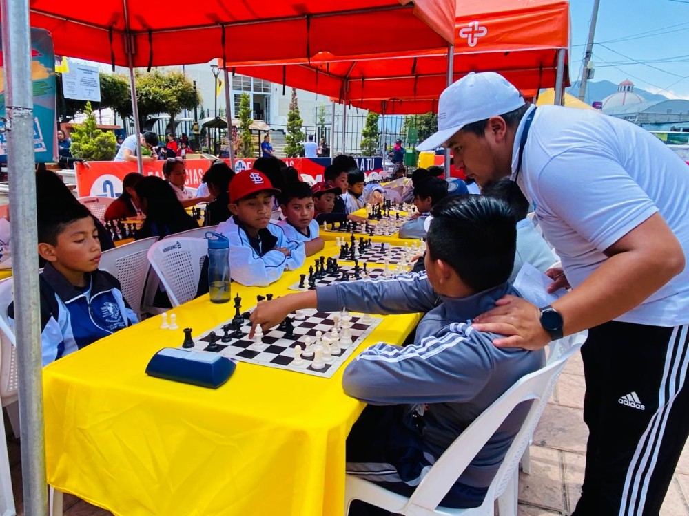 Estudiantes participan en Festival Departamental de Ajedrez