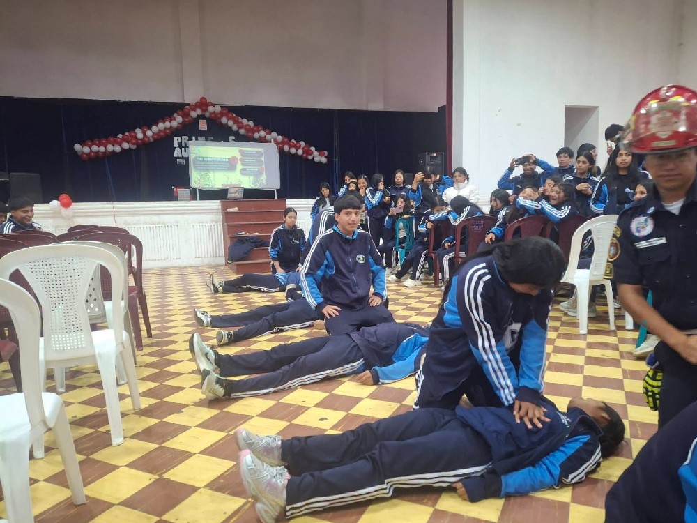 Estudiantes son capacitados sobre primeros auxilios