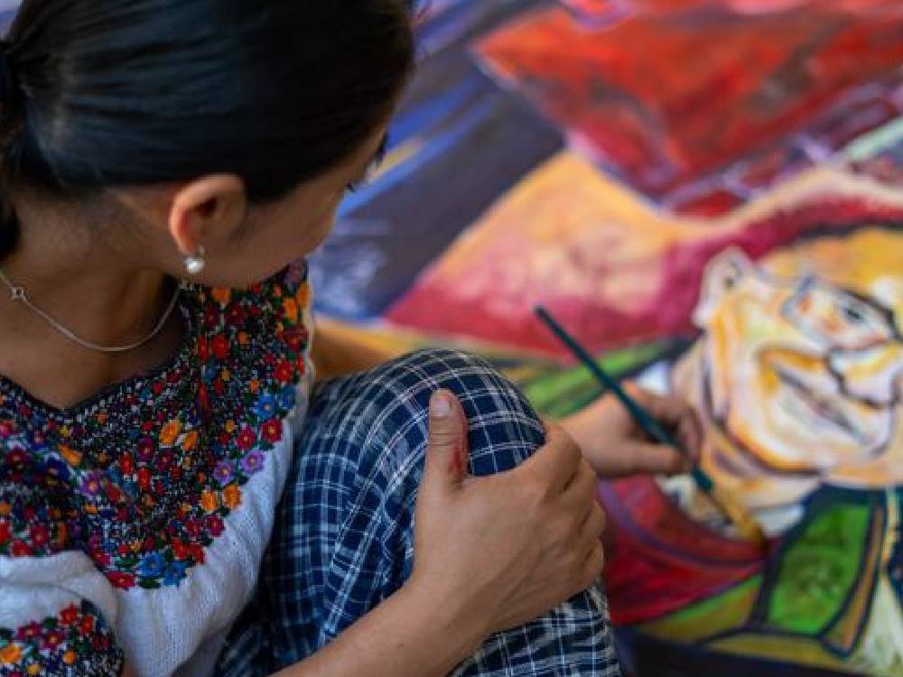 Evelin Moran porta en sus pinceles los colores de Guatemala