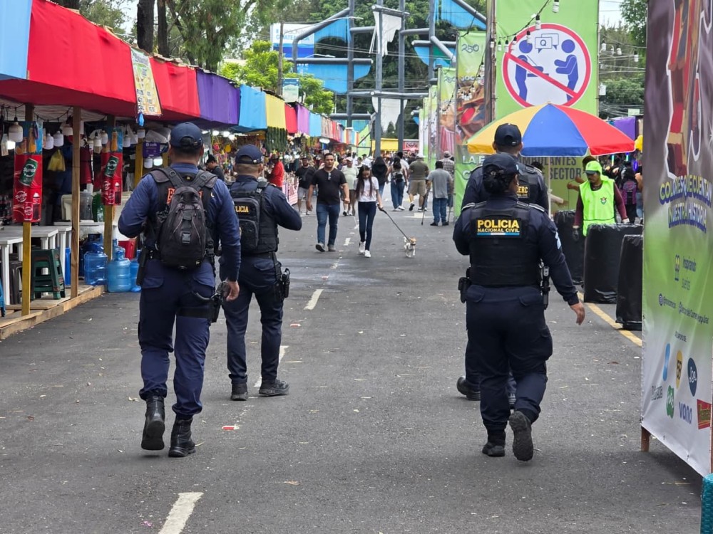 Exhibición o portación de armas de fuego durante ferias y desfiles hípicos está prohibida, advierte la PNC