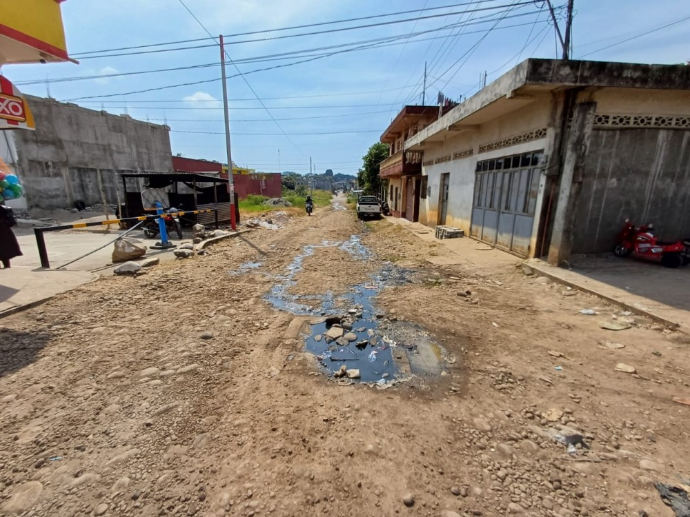 Exigen que reparen drenaje en calle de Coatepeque 
