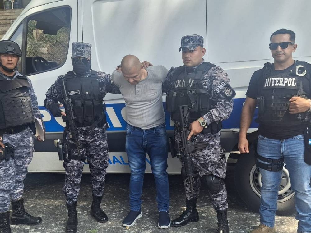 Extraditan a salvadoreño acusado de tráfico ilegal de personas en su país