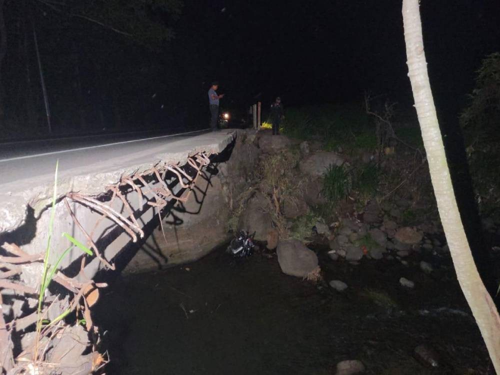 Fallece pareja que cayó al fondo de un río en el kilómetro 166