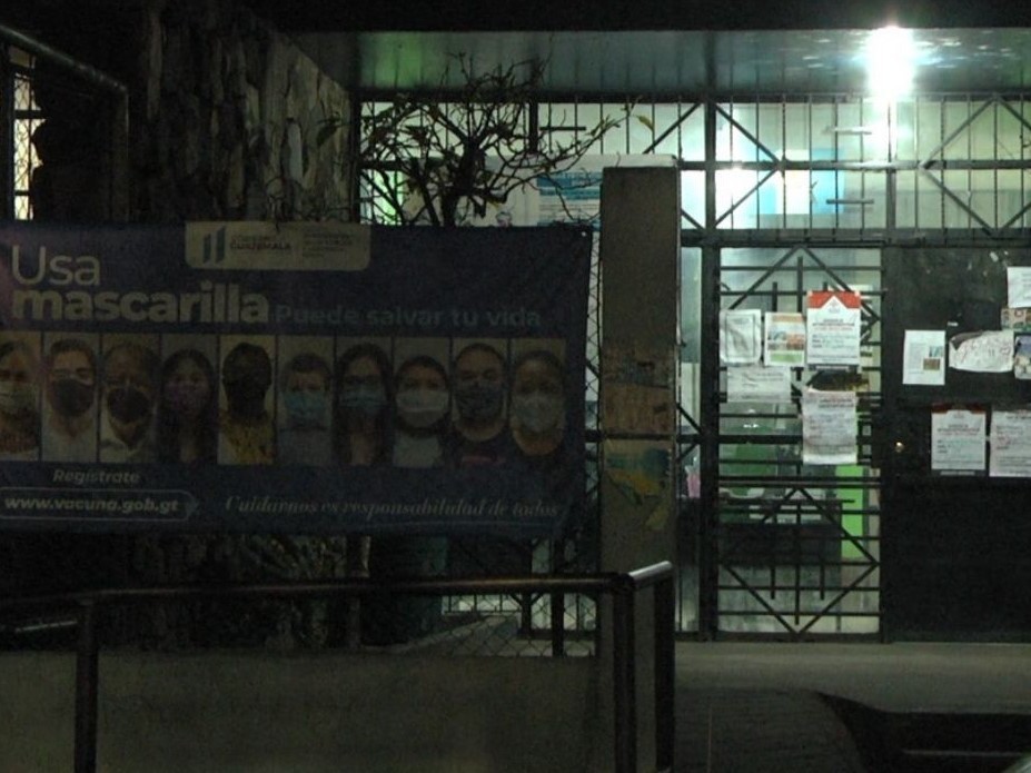 Falta de iluminación complica realizar hisopados durante las noches  