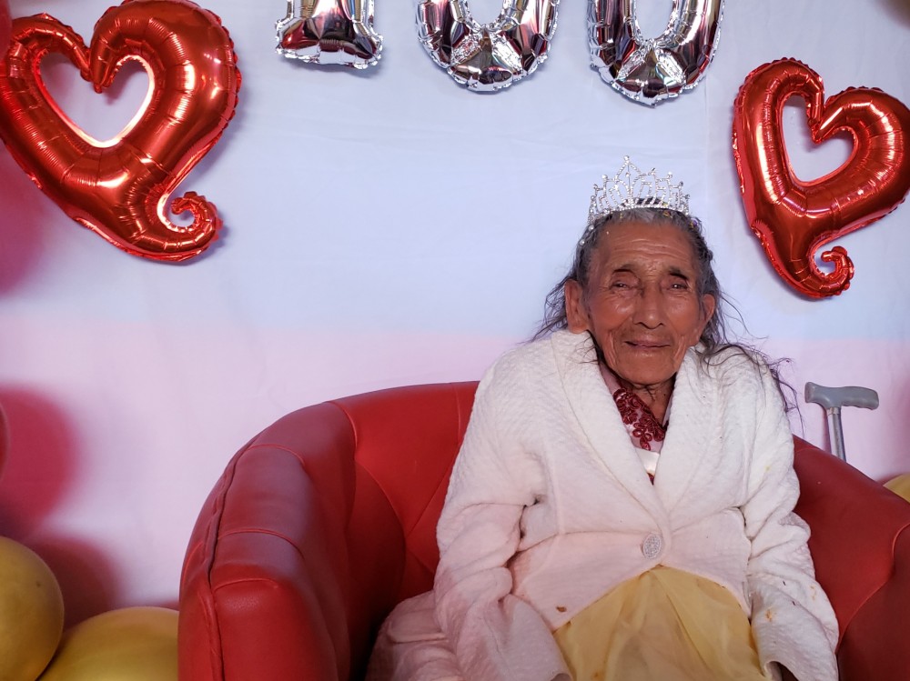 Familia Claudio González celebra los 100 años de doña Demesia