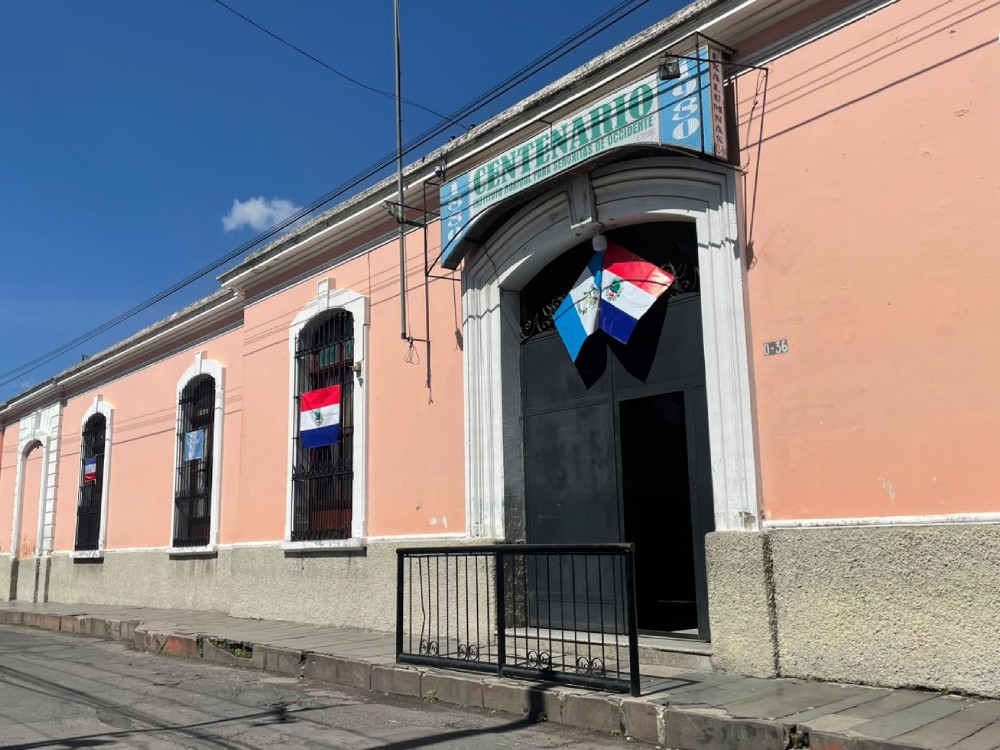 Familiares de estudiante fallecida exigen investigación por presunto caso de bullying en INSO Básico