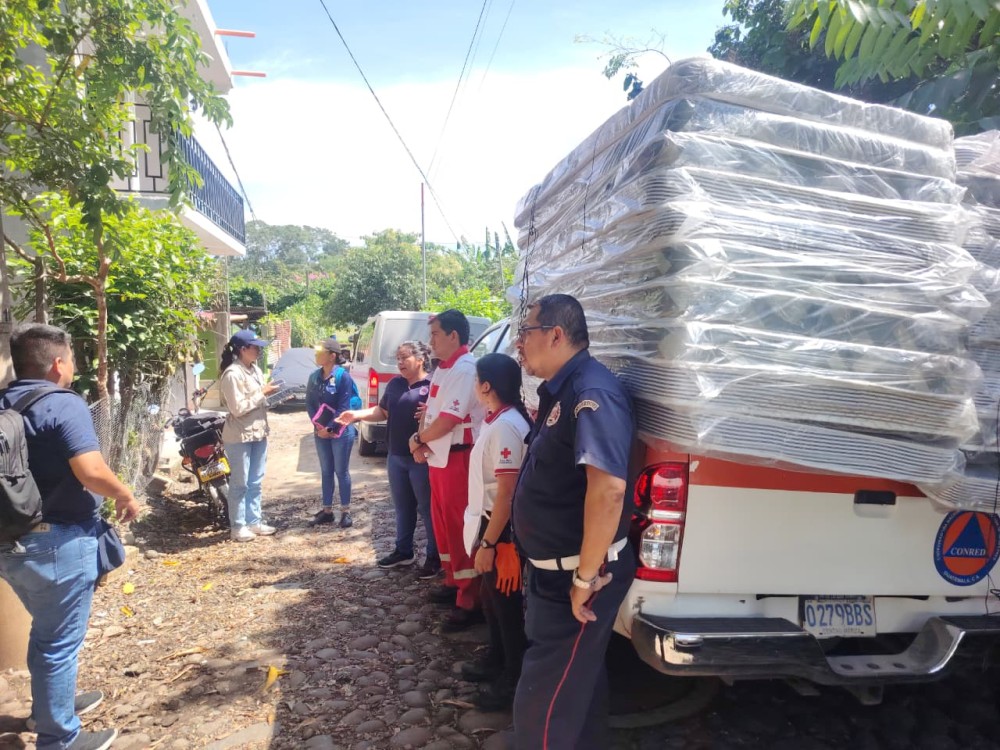 Familias afectadas por fuertes vientos reciben apoyo 