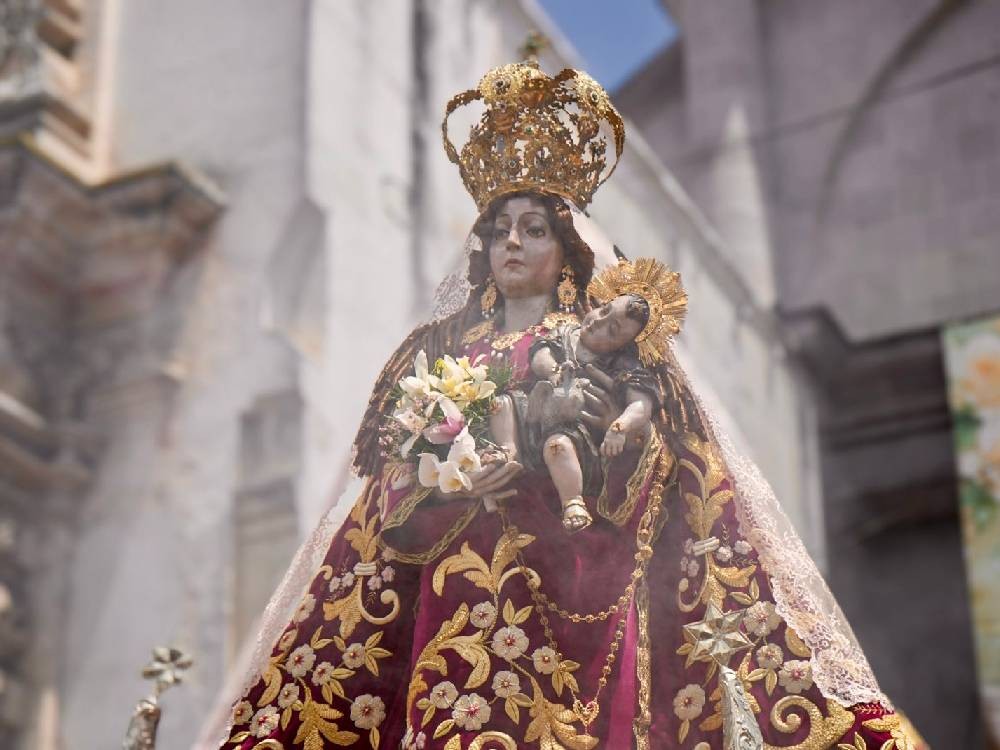 Fe y tradición marcan el inicio de las celebraciones en honor a la Virgen del Rosario