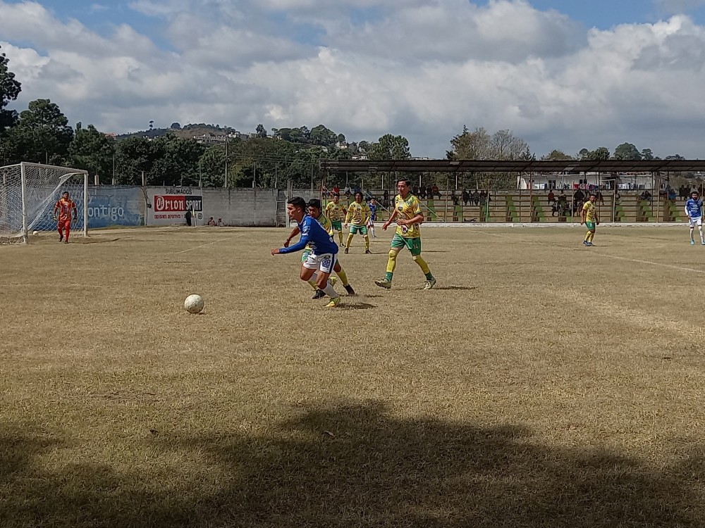 Felinos se enfrentan en partido de presentación del Deportivo Chiantla