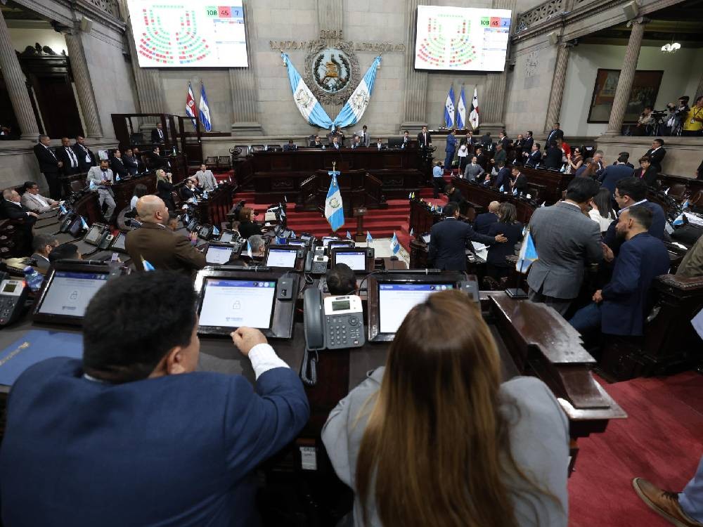 Fijan precios a diésel y gasolinas para hacerle frente al alza