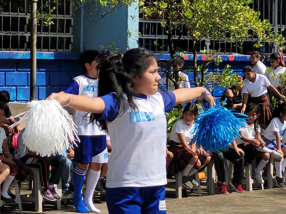 Finalizan el ciclo escolar presentando coreografías de gimnasia rítmica