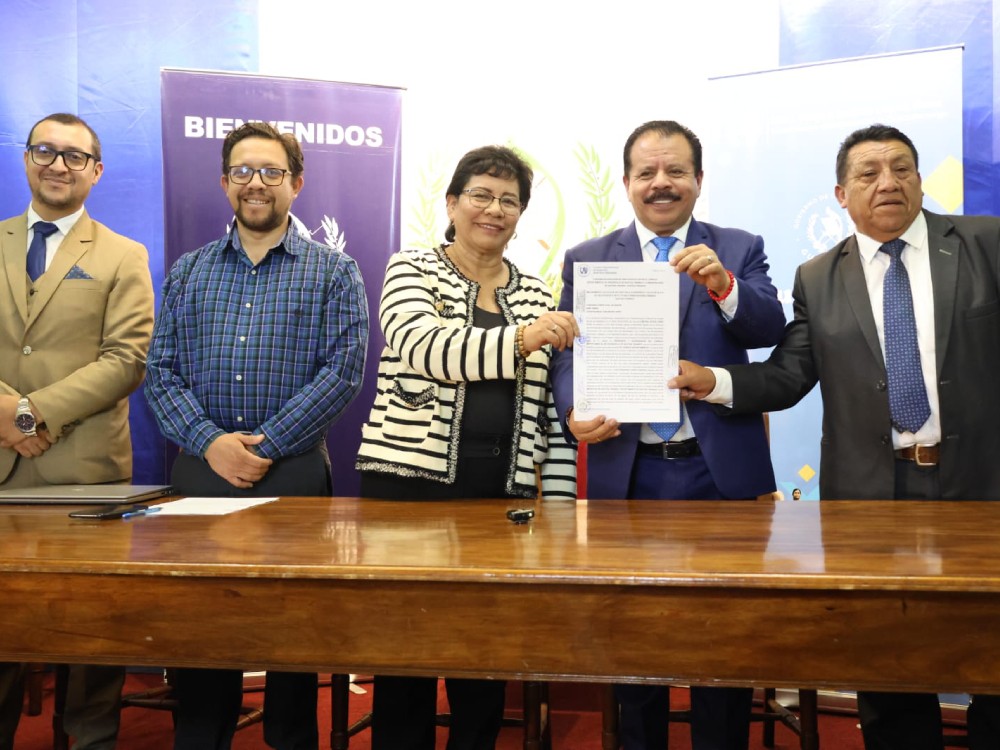 Firman convenio para proyecto vial que mejorará la movilidad en Quetzaltenango