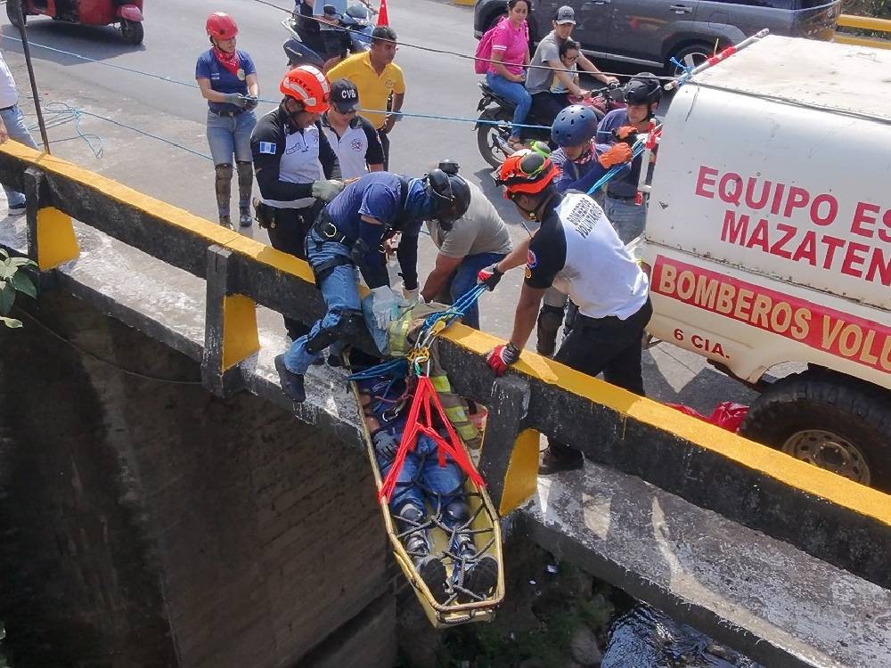 Forman a 10 aspirantes a Bomberos Voluntarios 
