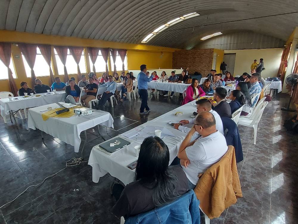 Fortalecen conocimientos de docentes que imparten clases a distancia 