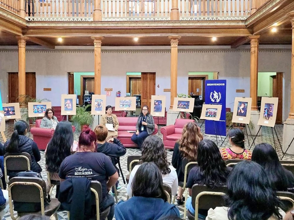 Fotografía y boxeo visibilizan la lucha contra la trata de personas en Quetzaltenango