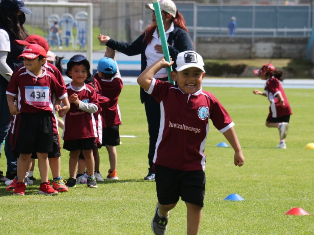 FOTOS: niños con discapacidad visual y auditiva muestran sus habilidades deportivas