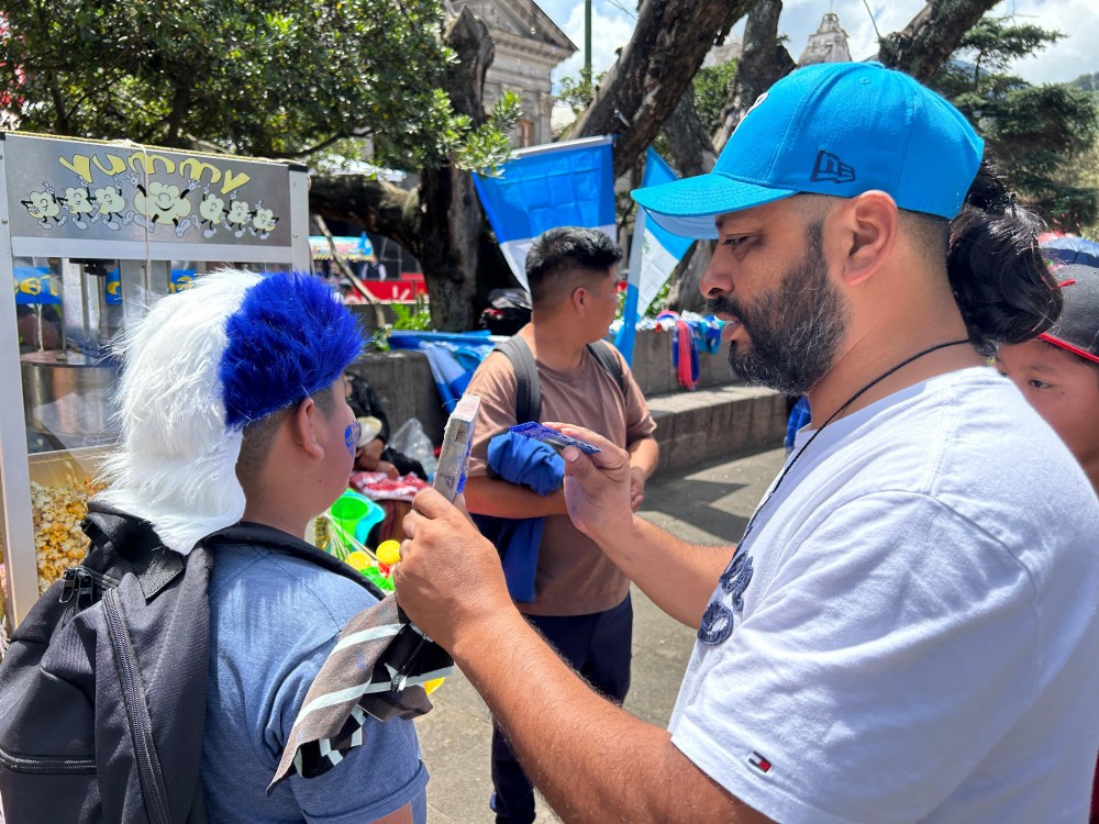 FOTOS: una fiesta se vive en el encendido de antorchas de Quetzaltenango
