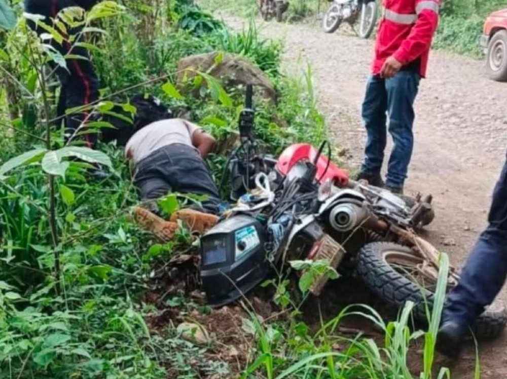 Fue atacado a balazos en camino de terracería
