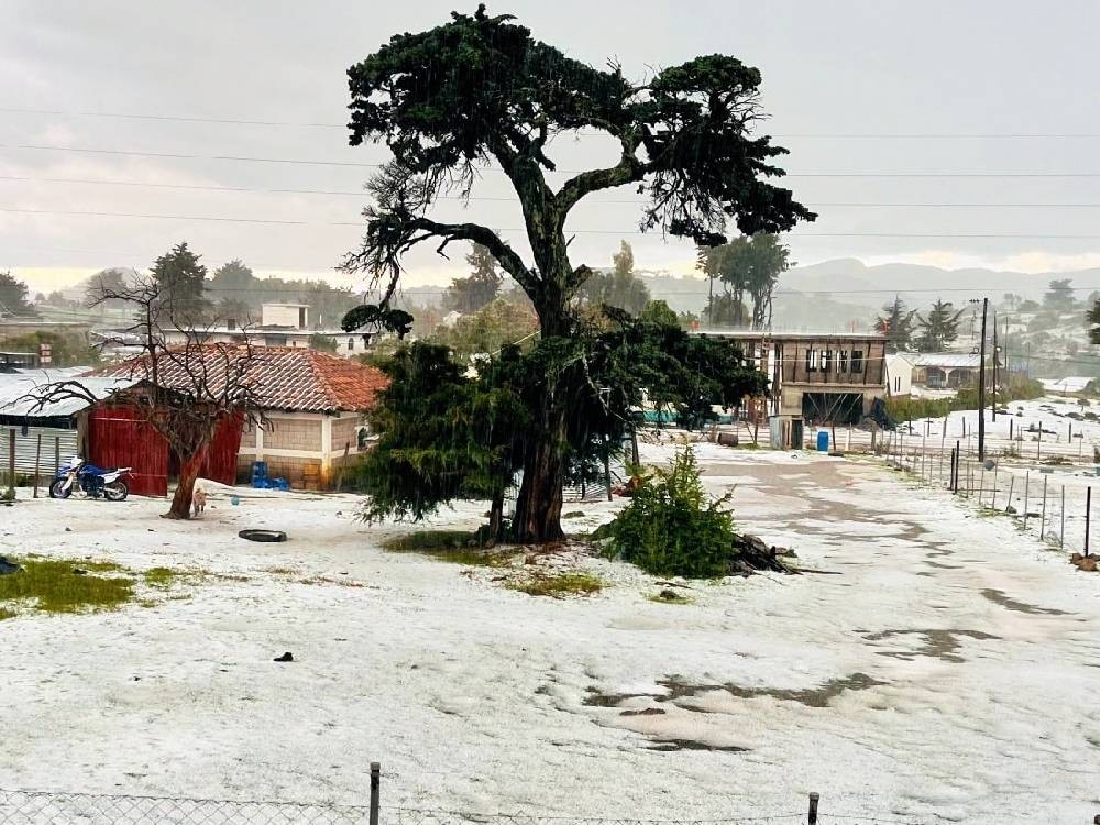 GALERÍA | Fuerte tormenta con granizo transforma el paisaje de Los Cuchumatanes en un espectáculo inusual