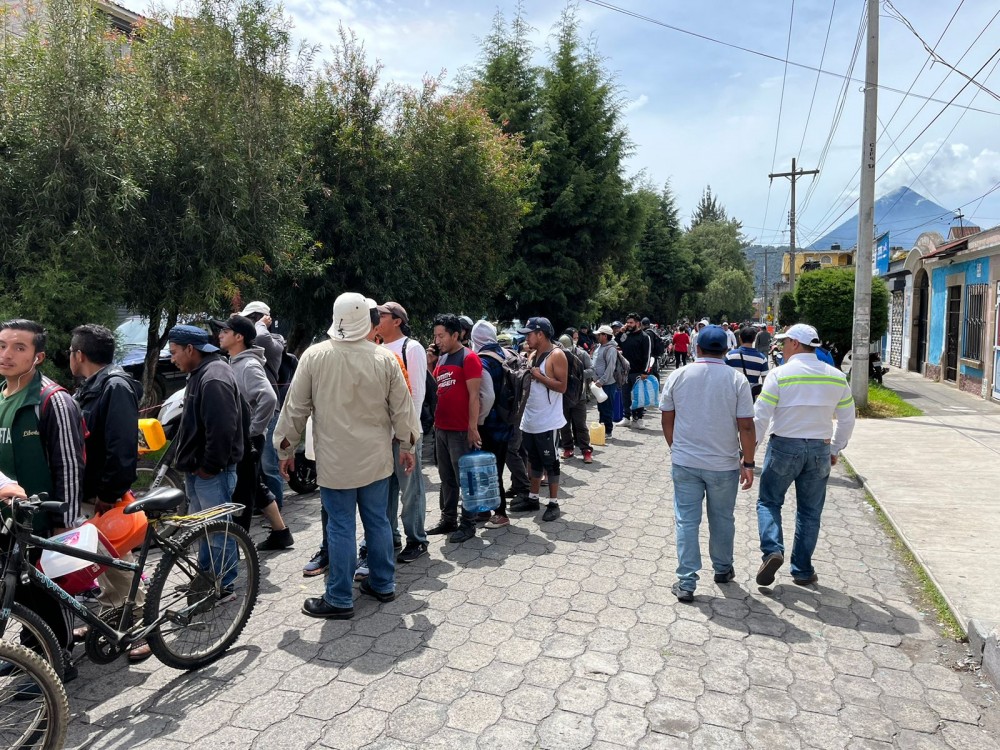 Gasolina que llegó a Quetzaltenango se está agotando 