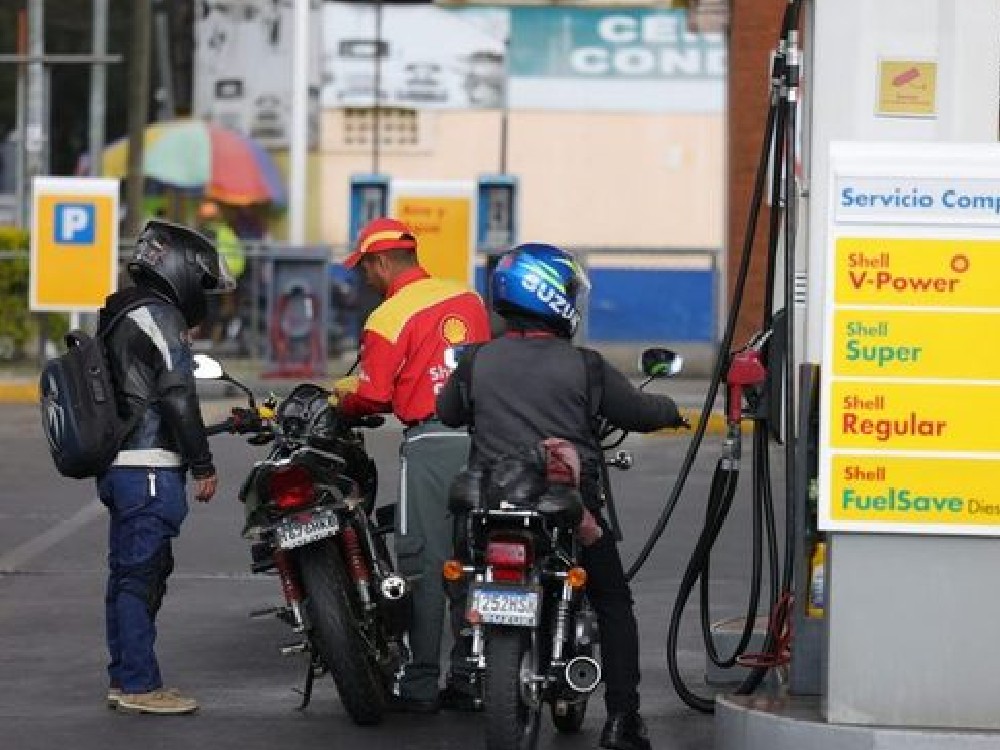 Gasolineras aplican rebajas el precio a combustibles