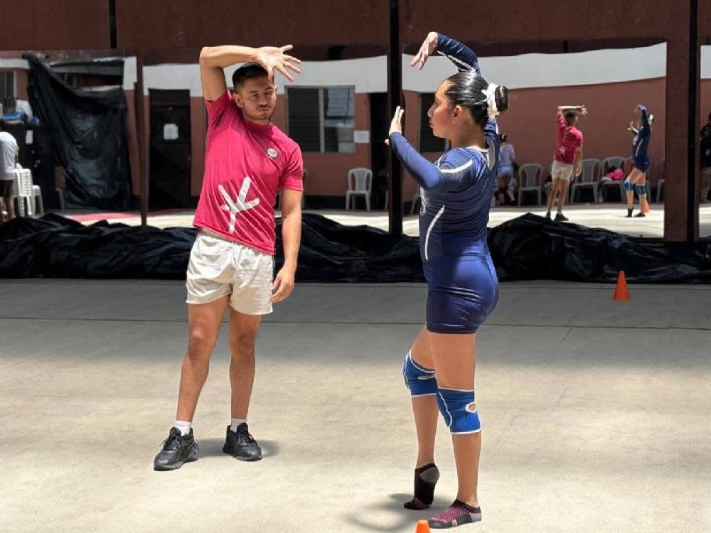 Gimnastas quetzaltecos se preparan con campeón panamericano y mundial 