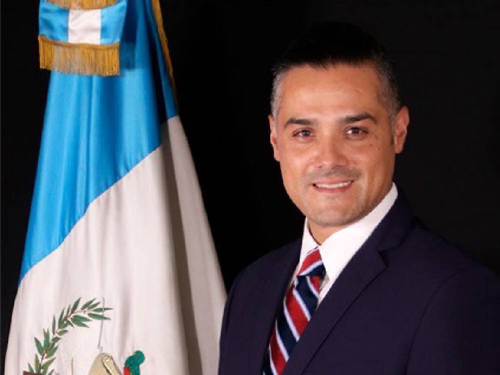 Giran orden de captura contra exdiputado Luis Hernández Azmitia