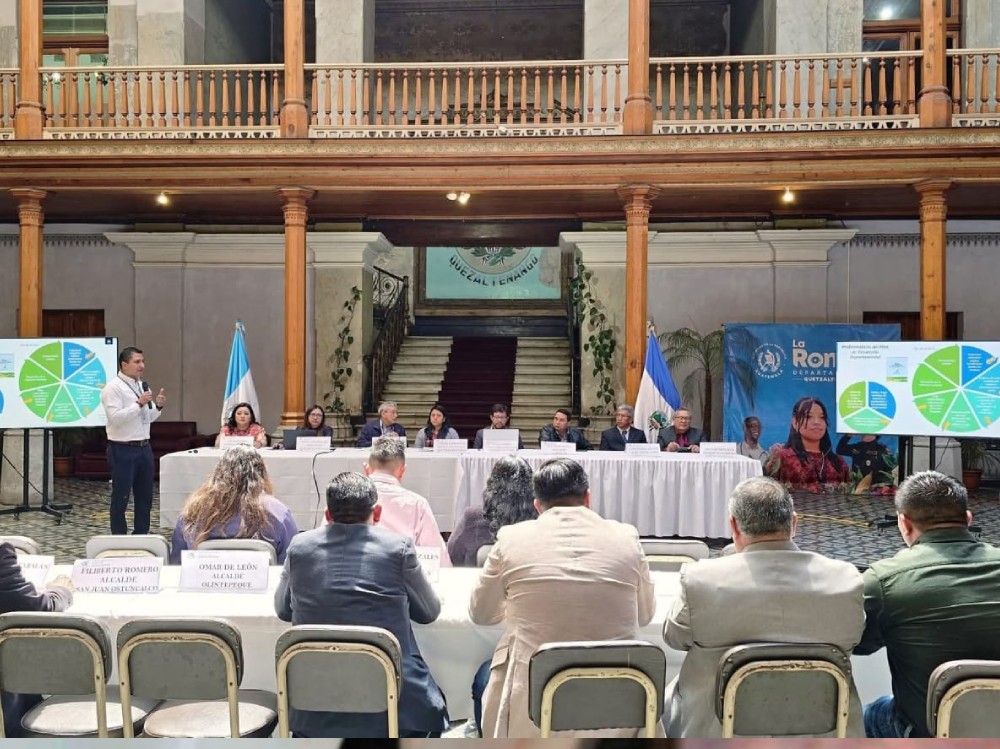 Gobernadora departamental preside reunión del CODEDE y aborda planificación 2027