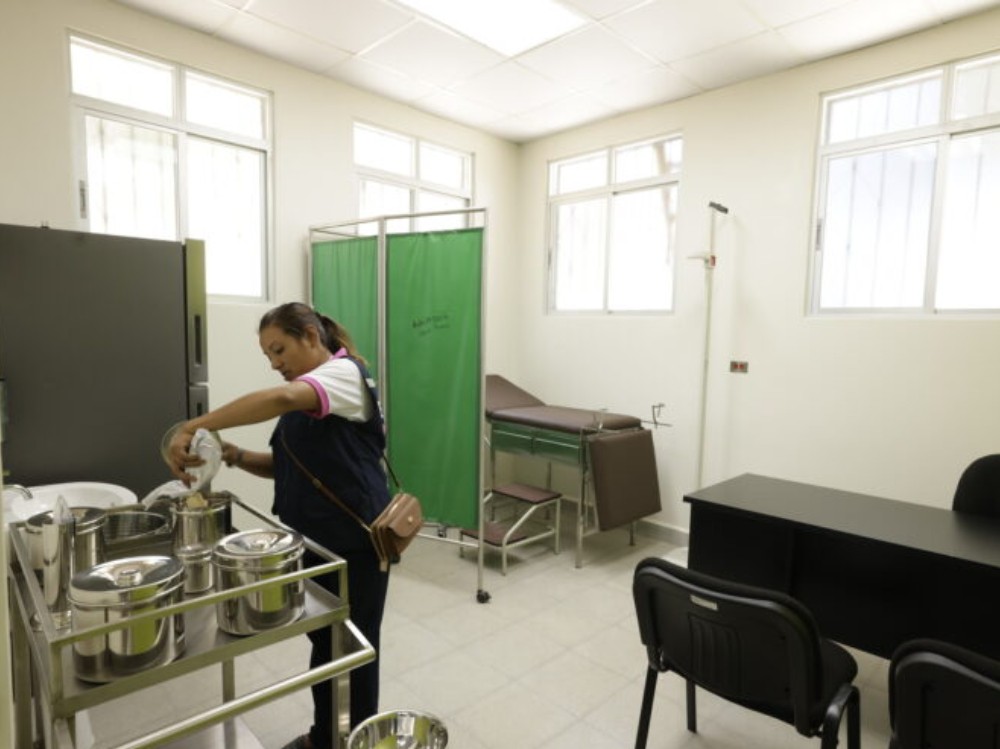Gobierno reporta construcción y remozamiento de 100 servicios de salud en el país