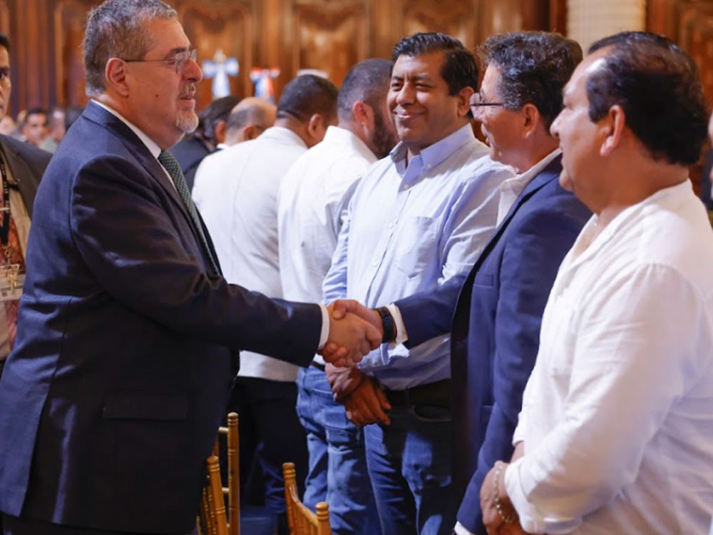 Gobierno y alcaldes acuerdan medidas para agilizar proyectos de desarrollo en reunión regional