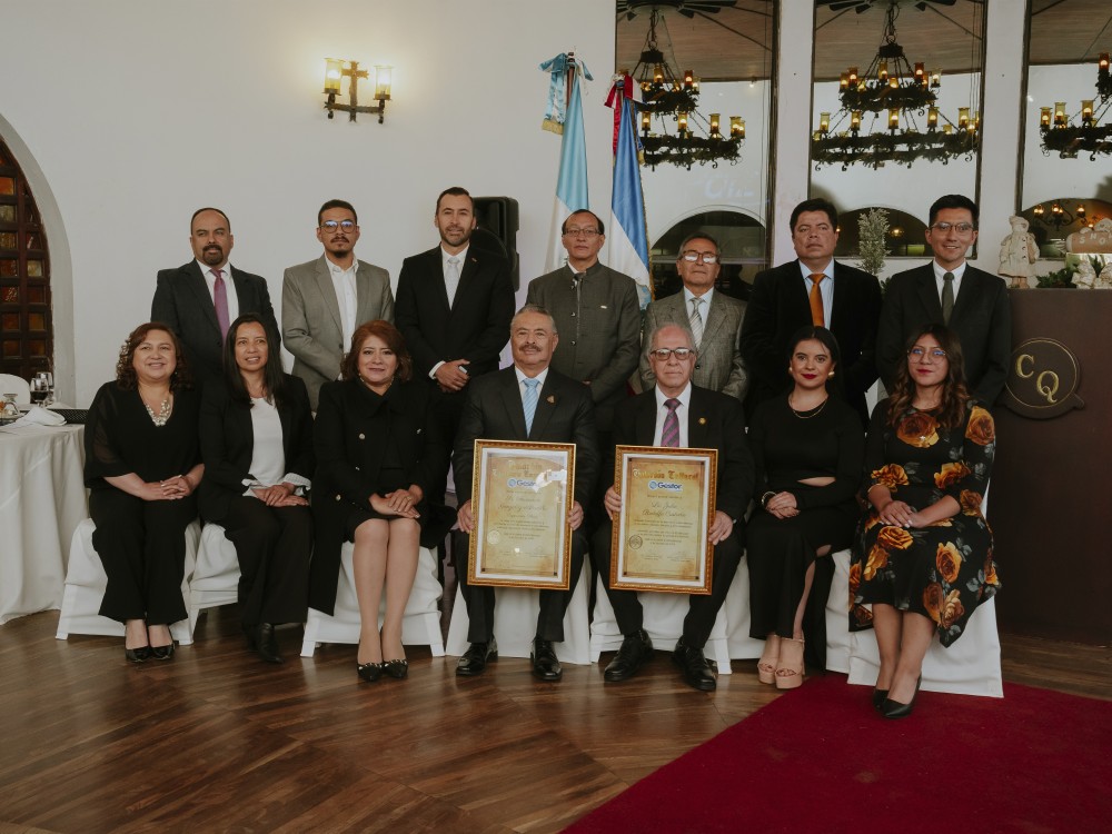 Grupo Gestor reconoce a personas destacadas 