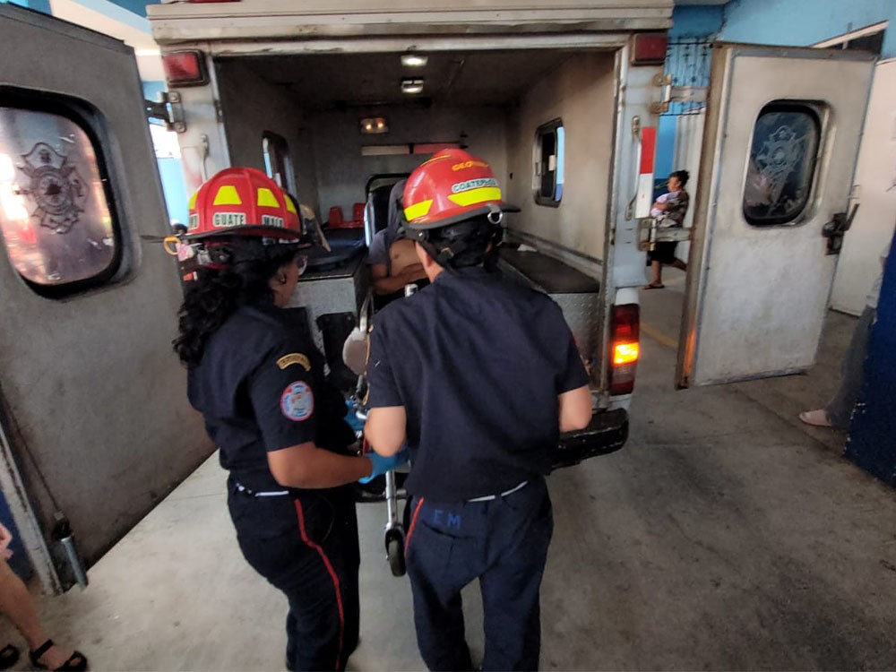 Guardia de seguridad sufre herida accidental en el pie por disparo de su arma