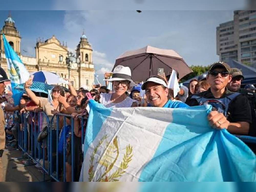 Guatemala se viste de gala: el latido de un país que celebra su libertad con orgullo y color
